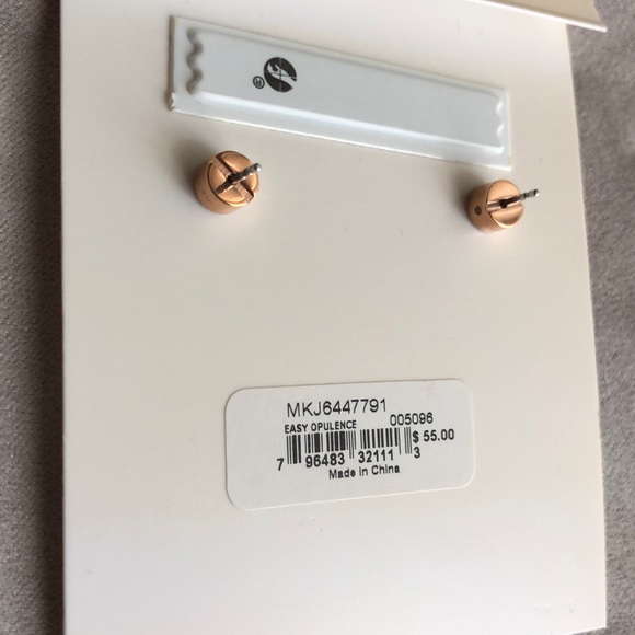 NEW MICHAEL KORS ROSEGOLD CZ CLUSTER STUD EARRINGS - Picture 5 of 7